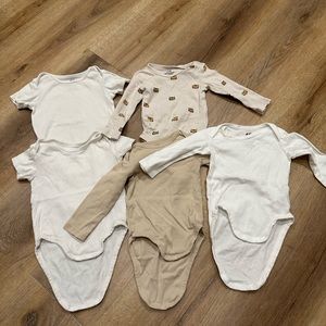 H&M Beige Baby bodysuit 5 piece lot